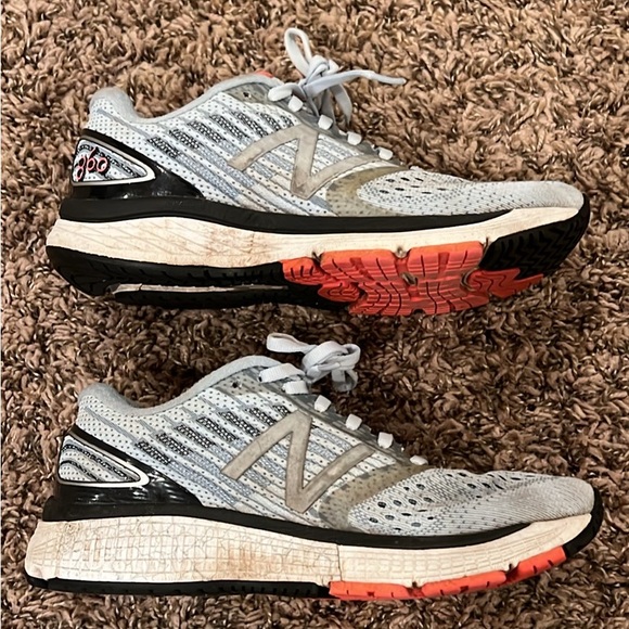 Women’s New Balance running shoes - Picture 4 of 5
